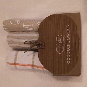 Mud Pie Fall Towels
